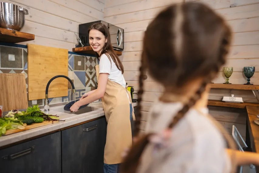 Limpeza Na Cozinha, Lavar Louças, Criança